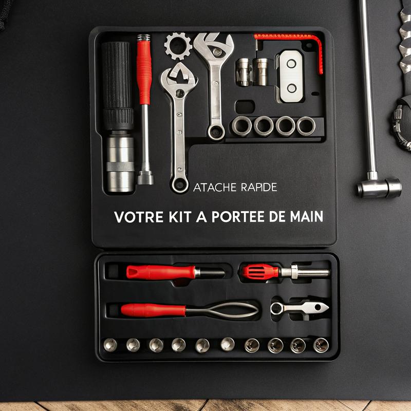 Collection organisée d'outils d'entretien de vélo sur une surface noire élégante, avec deux maillons rapides 'Attache Rapide' et le texte 'Votre kit à portée de main' en français.