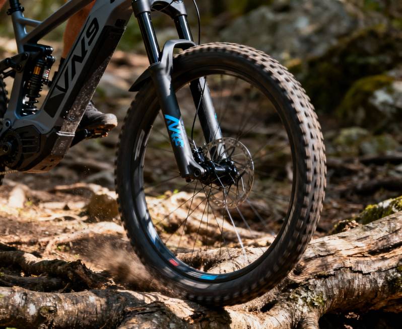 vtt-electrique-tou-suspendus-29-pouces-suspension